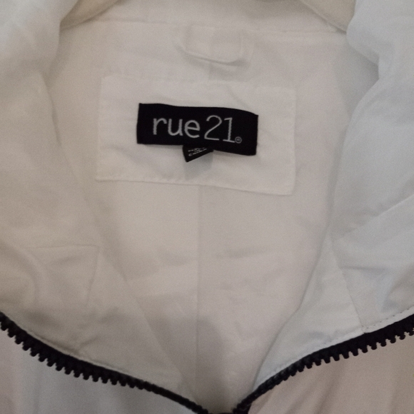 Checkered Blk/Wht Cropped Windbreaker From Forever 21, sz. S ,Can fit a Medium - Picture 3 of 7